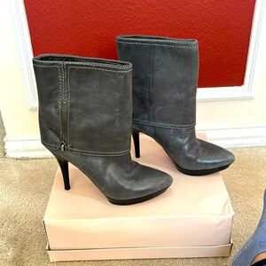 Nine West used grey leather booty size 7 1/2 ￼M